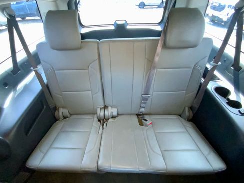 Used 2017 Chevrolet Suburban LT image 29