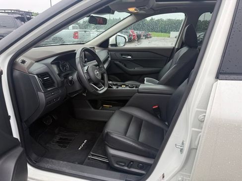 Used 2023 Nissan Rogue SV w/ SV Premium Package AWD/4WD image 3