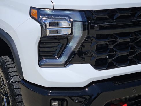 New 2026 Chevrolet Silverado 2500 ZR2 AWD/4WD image 9