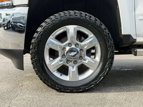 Used 2019 Chevrolet Silverado 2500 LT AWD/4WD image 15