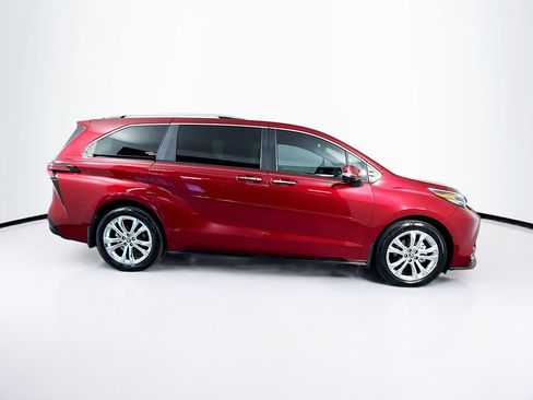 Used 2024 Toyota Sienna Platinum image 11