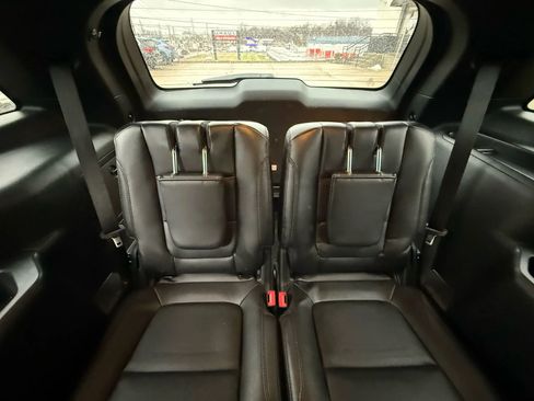 Used 2018 Ford Explorer XLT w/ Equipment Group 202A image 25