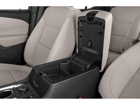 Used 2022 Chevrolet Traverse LT FWD image 16