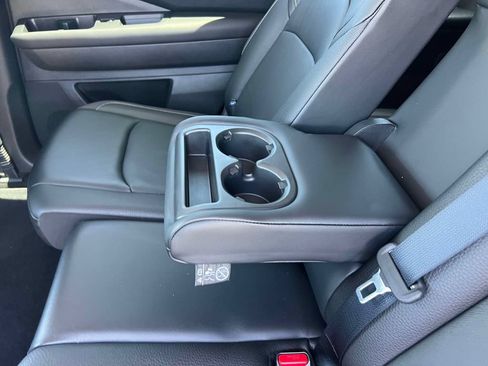 Used 2023 Nissan Pathfinder SL AWD/4WD image 10