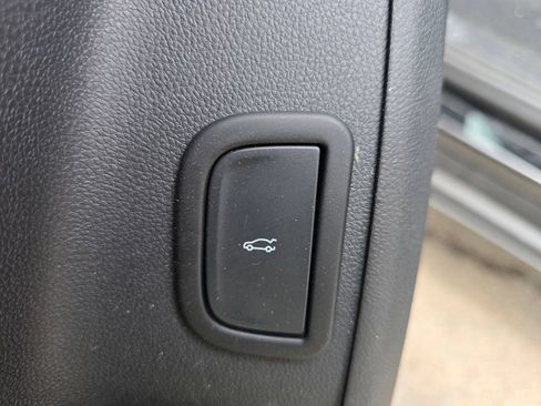 Used 2025 Chevrolet Traverse LT AWD/4WD image 23