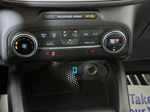 Used 2020 Ford Escape SE image 15