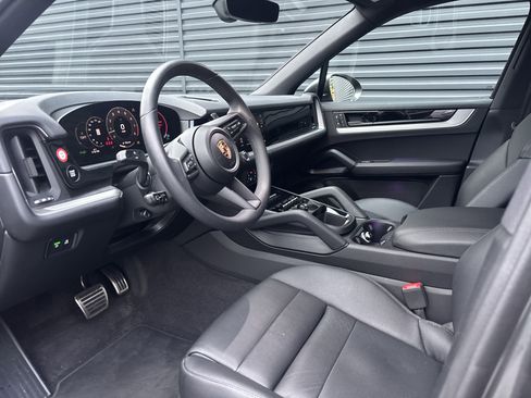 Used 2025 Porsche Cayenne S image 10