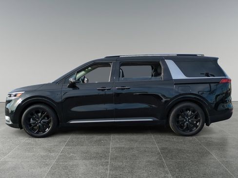 Used 2024 Kia Carnival SX Prestige image 2