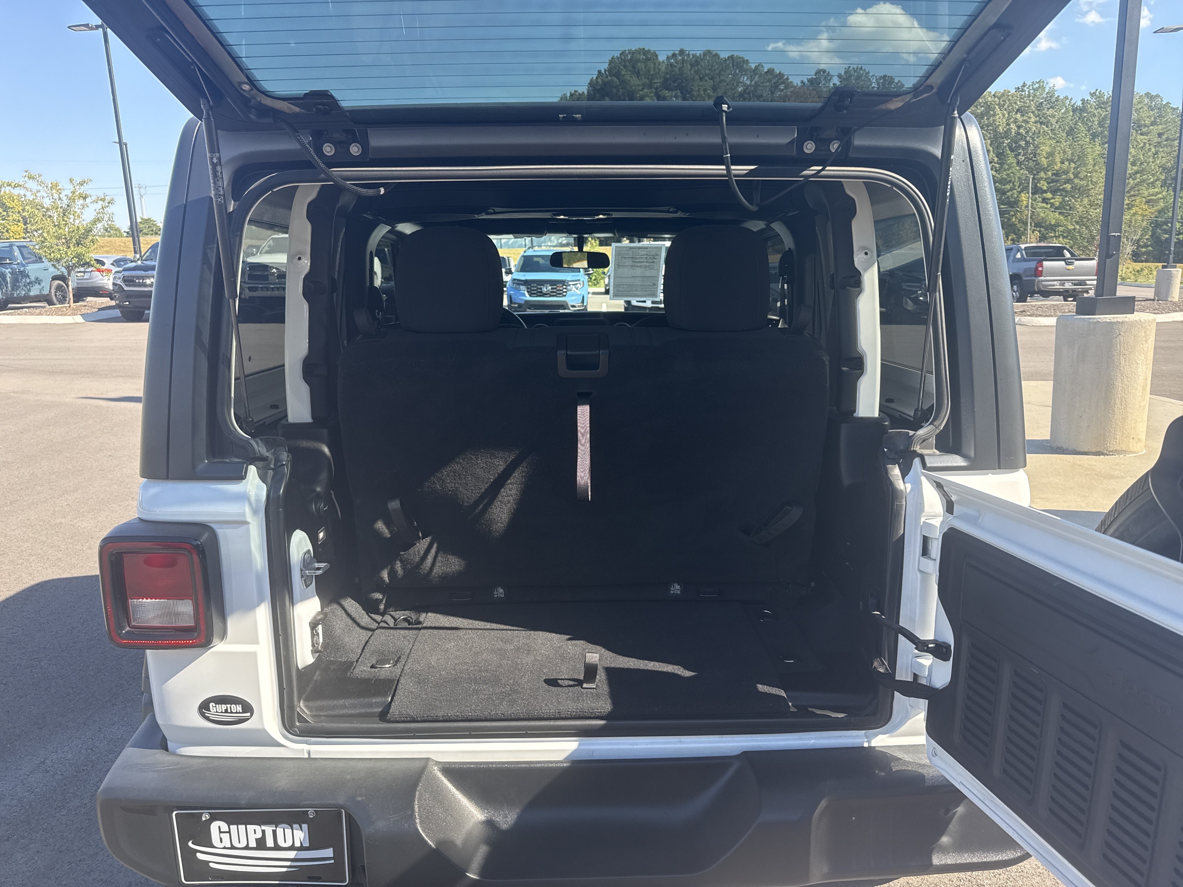 Used 2019 Jeep Wrangler Sport AWD/4WD image 16