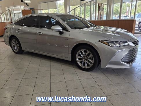Used 2019 Toyota Avalon XLE w/ Moonroof Package FWD image 3