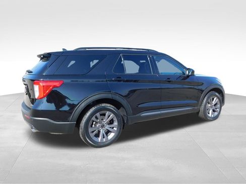 Used 2023 Ford Explorer XLT w/ Equipment Group 202A AWD/4WD image 3