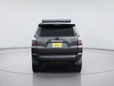 Used 2018 Toyota 4Runner TRD Off-Road AWD/4WD image 7