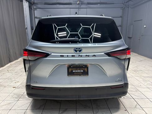 Used 2021 Toyota Sienna XLE image 6