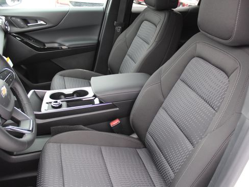 New 2026 Chevrolet Equinox LT image 9