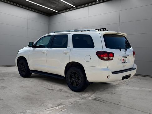 Used 2019 Toyota Sequoia SR5 AWD/4WD image 3