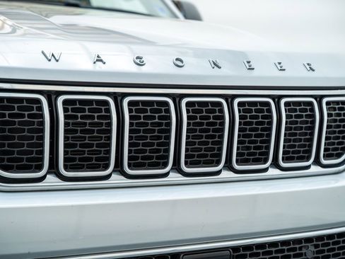 Used 2024 Jeep Wagoneer Series III AWD/4WD image 14