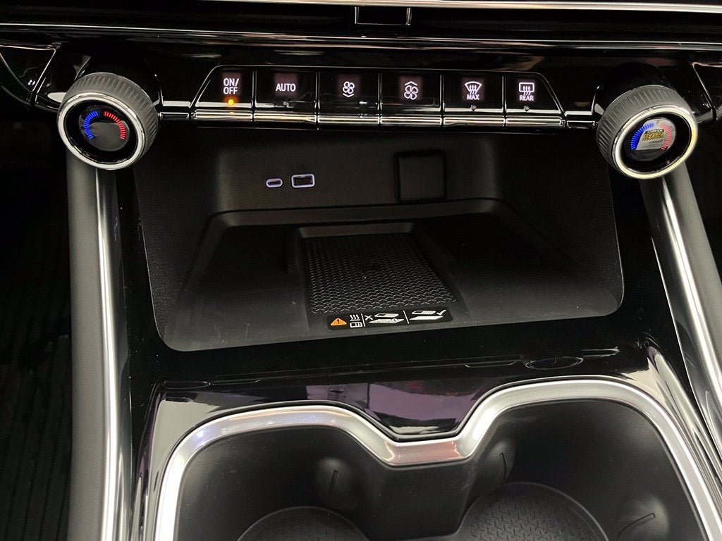 New 2027 Chevrolet Traverse RS w/ LPO, Floor Liner Package AWD/4WD image 31