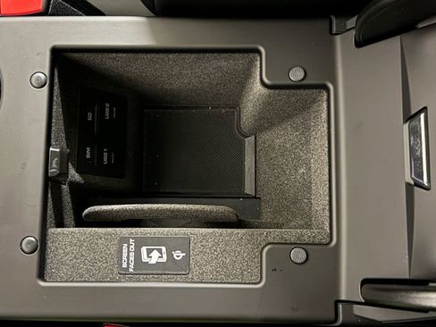 Certified 2025 Porsche Macan image 22