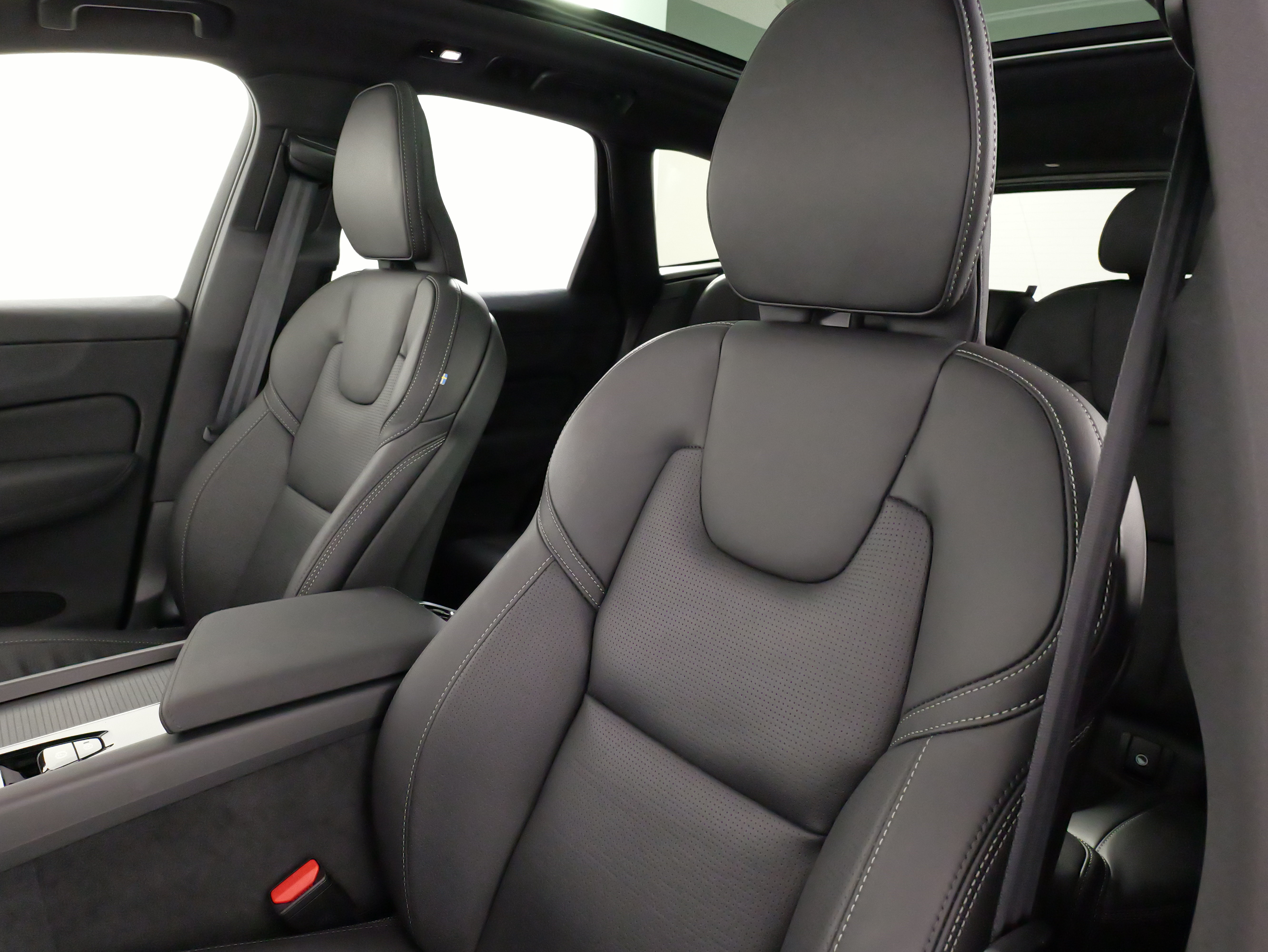 Used 2026 Volvo XC60 B5 Ultra w/ Protection Package Premier AWD/4WD image 31