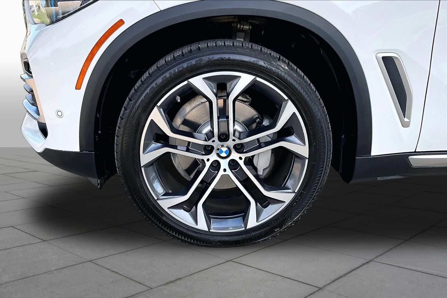 Used 2020 BMW X5 xDrive40i w/ Premium Package AWD/4WD image 11