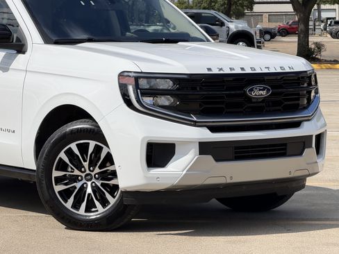 Used 2025 Ford Expedition Platinum AWD/4WD image 2