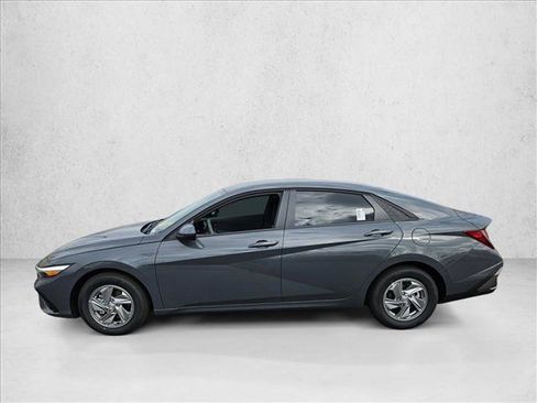 New 2026 Hyundai Elantra SE FWD image 5