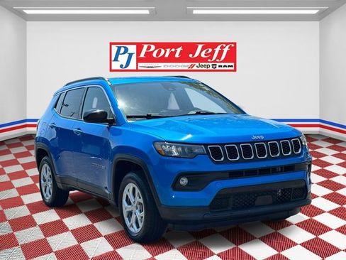 Used 2024 Jeep Compass Latitude AWD/4WD image 2