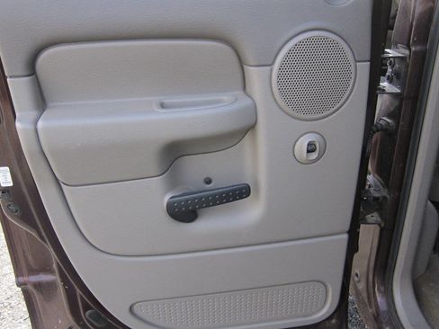 Used 2004 Dodge Ram 1500 Truck SLT image 17