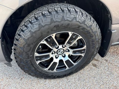 Used 2021 Nissan Titan SV w/ SV Convenience Package RWD image 26
