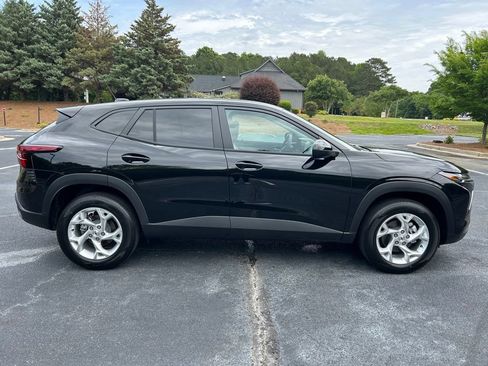 New 2026 Chevrolet Trax LS w/ LS Convenience Package FWD image 18