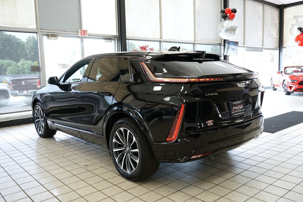 Used 2024 Cadillac Lyriq Sport w/ LPO, Floor Liner Package AWD/4WD image 4