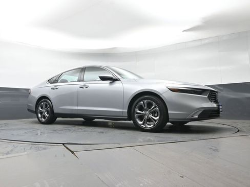 Used 2023 Honda Accord EX image 30