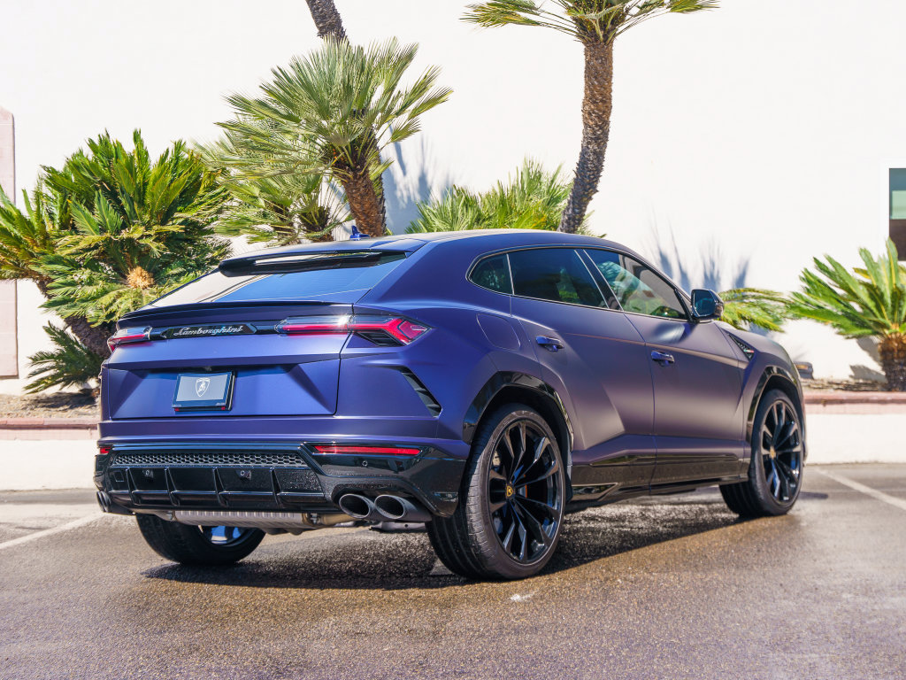 Used 2022 Lamborghini Urus AWD/4WD image 3