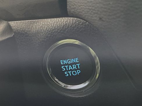 Used 2021 Toyota RAV4 XLE w/ Convenience Package image 23