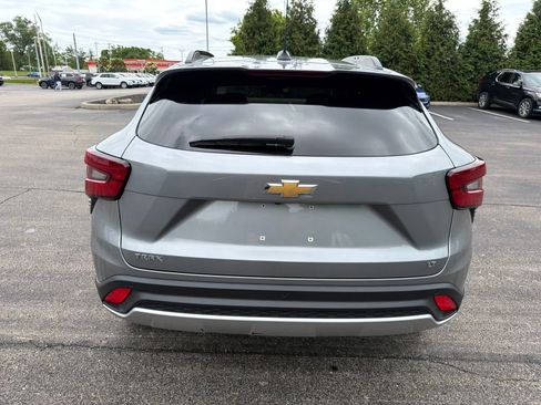 Used 2024 Chevrolet Trax LT w/ Driver Confidence Package FWD image 4