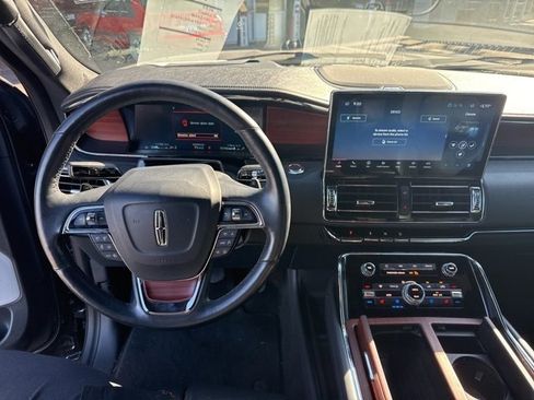 Used 2023 Lincoln Navigator Reserve image 21