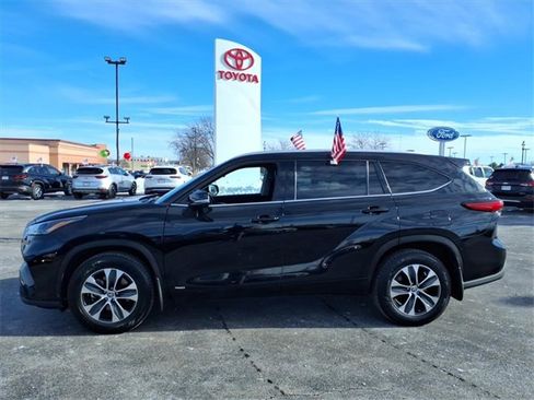 Used 2022 Toyota Highlander XLE image 7