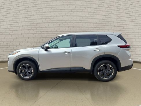 Used 2025 Nissan Rogue SV FWD image 8