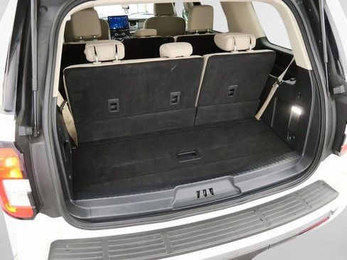 Used 2022 Ford Expedition XLT image 23