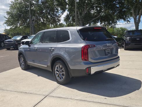 Certified 2024 Kia Telluride LX FWD image 6