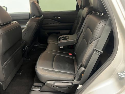 Used 2025 Nissan Pathfinder SL image 26