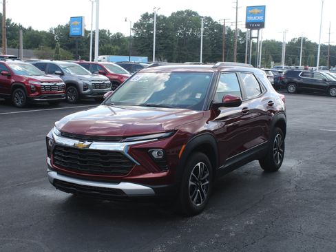 Certified 2025 Chevrolet TrailBlazer LT w/ LT Cold Weather Package AWD/4WD image 8