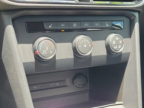 Certified 2022 Volkswagen Taos SE FWD image 24