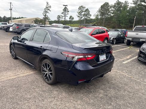Used 2022 Toyota Camry SE FWD image 5