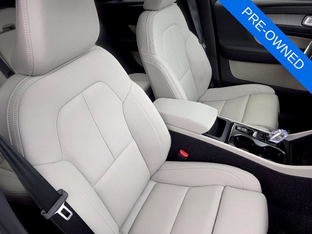 Used 2026 Volvo XC40 B4 Plus w/ Protection Package FWD image 29