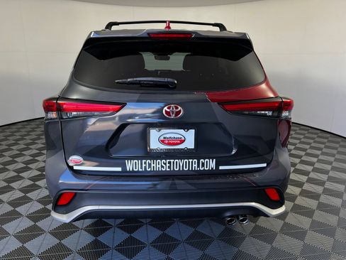 Used 2023 Toyota Highlander XSE FWD image 6