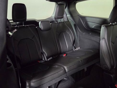 New 2026 Chrysler Pacifica Select image 31