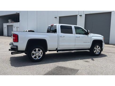 Certified 2019 GMC Sierra 2500 Denali w/ Duramax Plus Package AWD/4WD image 9