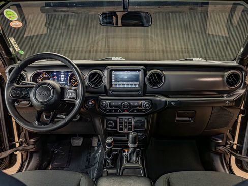 Used 2023 Jeep Gladiator Sport AWD/4WD image 15
