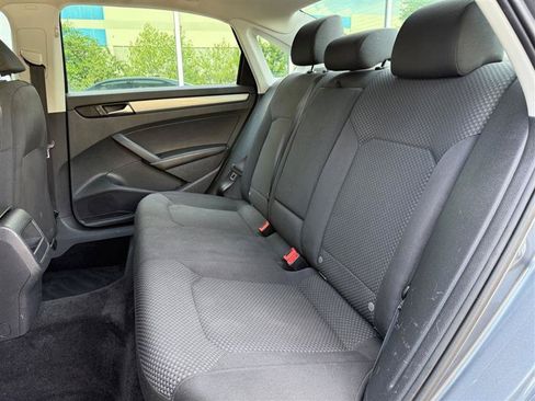 Used 2013 Volkswagen Passat 2.5 S FWD image 26